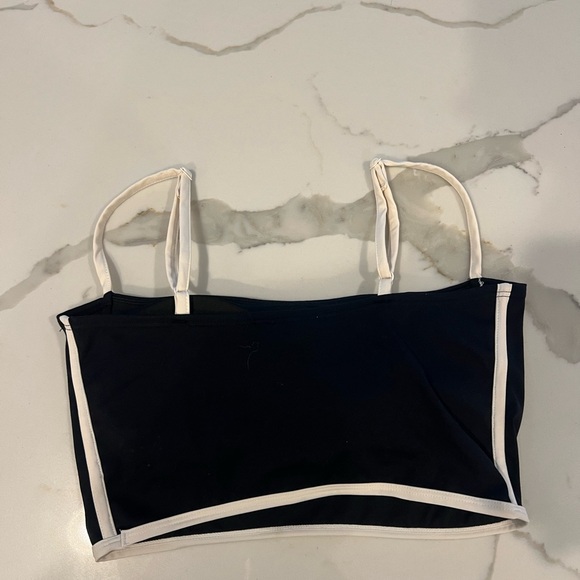 Underlined Cropped Tank - Picture 2 of 4